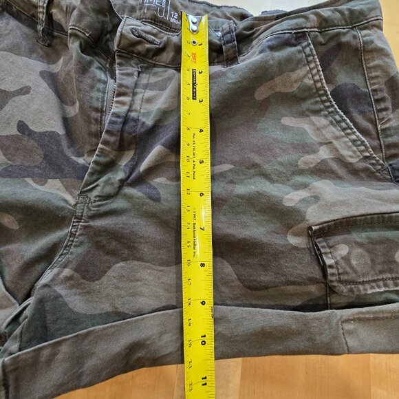 Time & Tru Shorts Stretch Camouflage Camo Womens Size 12 - Picture 4 of 5